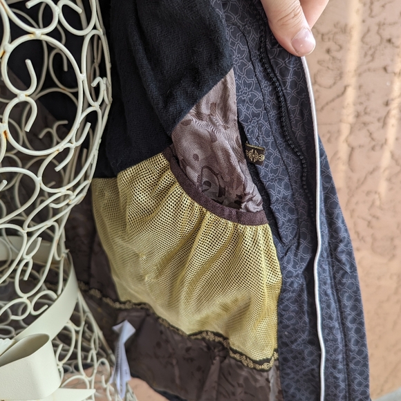 Columbia Jacket Shell - Women's - Women - Medium - good used condition - Picture 8 of 12